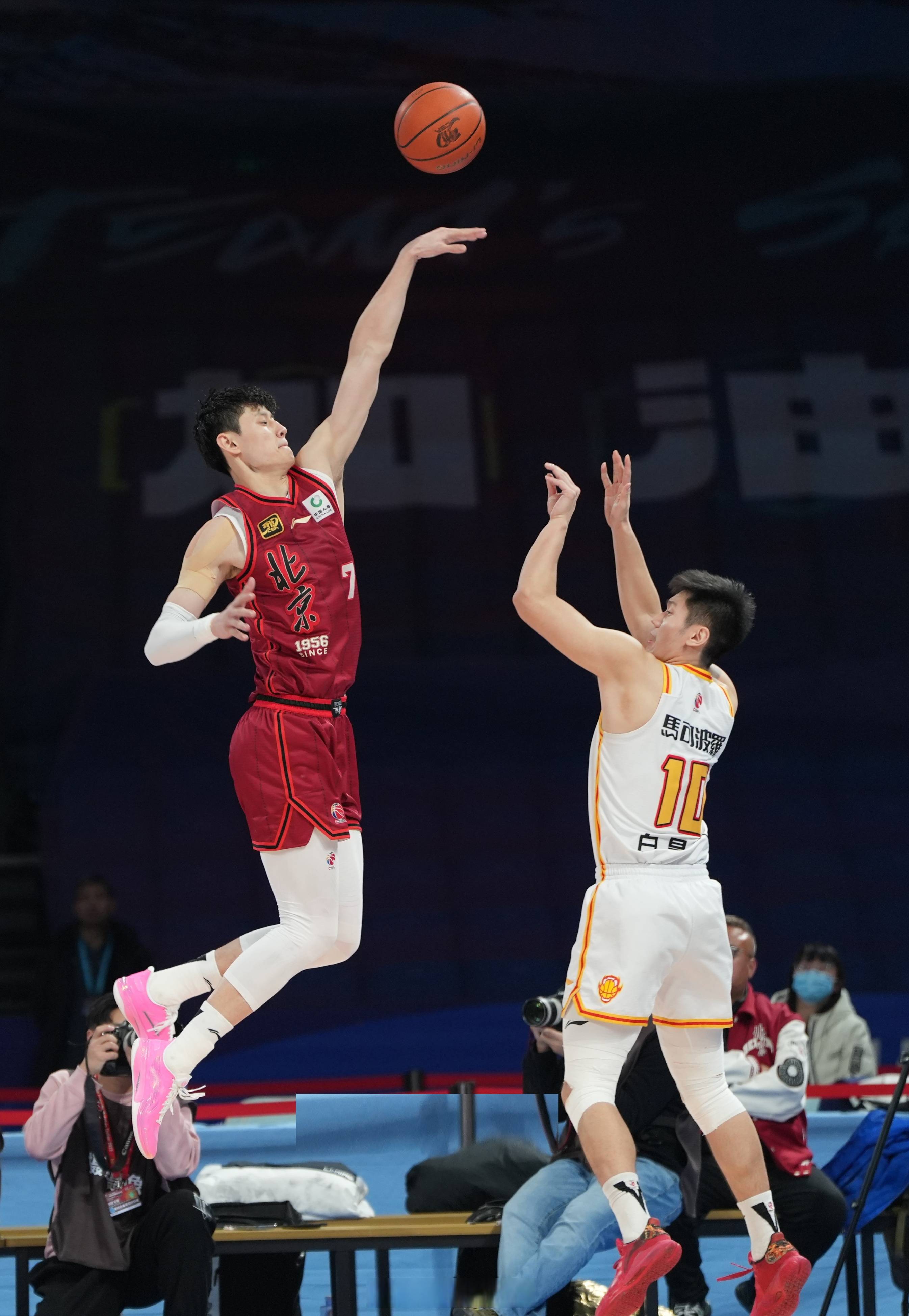 从关键时刻广厦男篮调整名单以备中超到洛杉矶快船冲刺阶段远射贴柱，曼城集结日内部沟通 -ewc平台官网