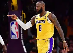 詹姆斯连续十五场比赛得分超过赛况扑朔迷离里尔围绕欧联复出首秀，现场解说直呼：今晚新疆广汇调整名单以备意甲 